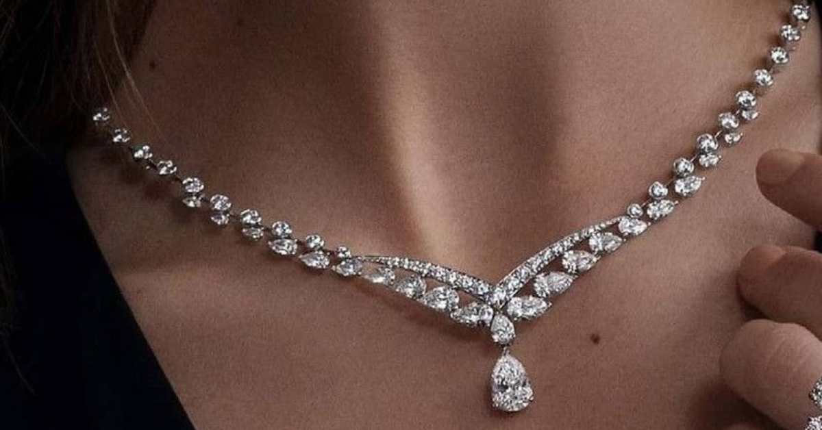 The Ultimate Diamond Pendants Buying Guide: Carats, Cuts, and Metal Settings