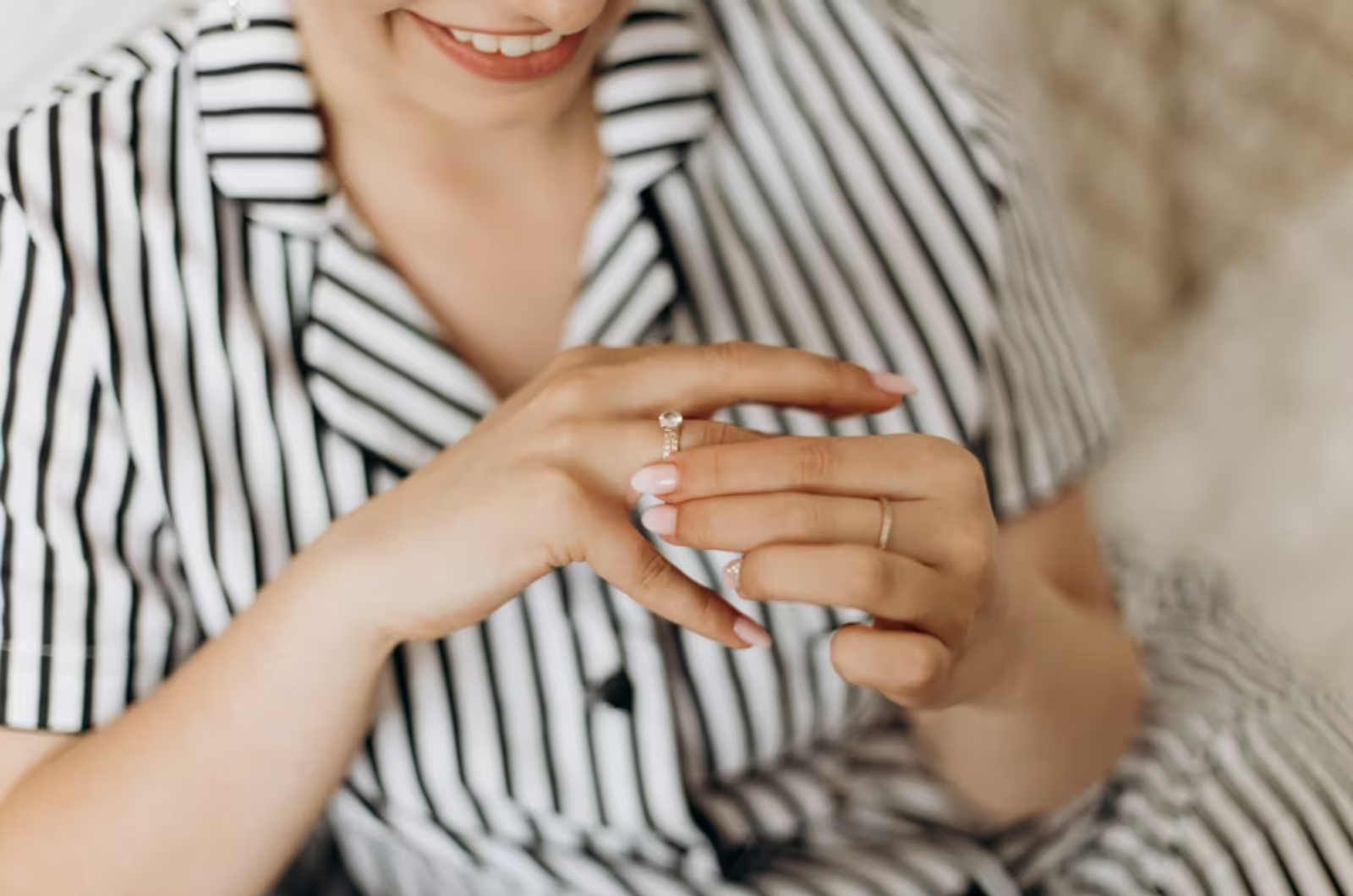How to Wear Your Wedding Rings: Experts Advices