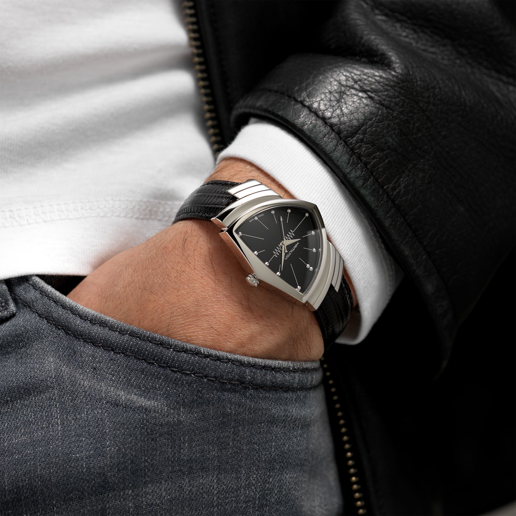 hamilton-watches-ventura-quartz-men-in-black-32mm-h24411732