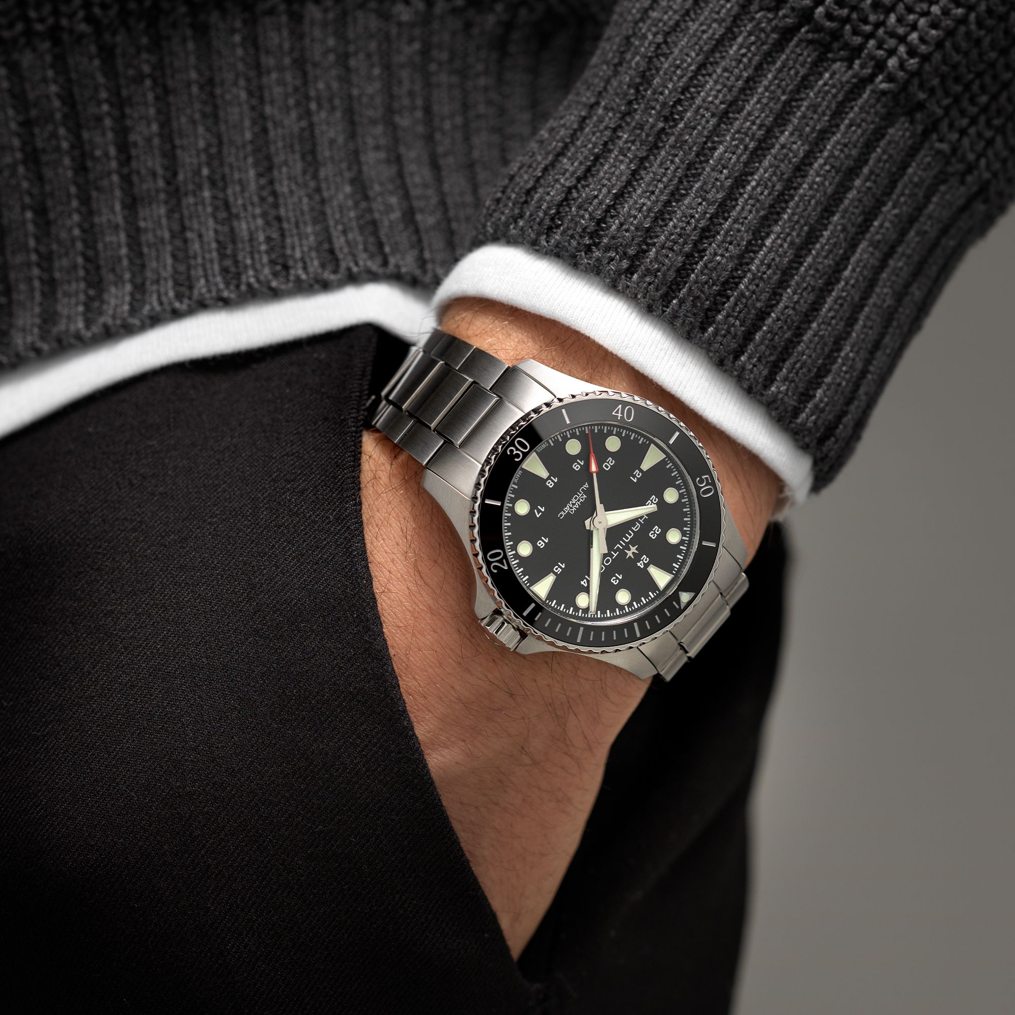 hamilton-watches-khaki-scuba-black-dial-stainless-steel-h82515130