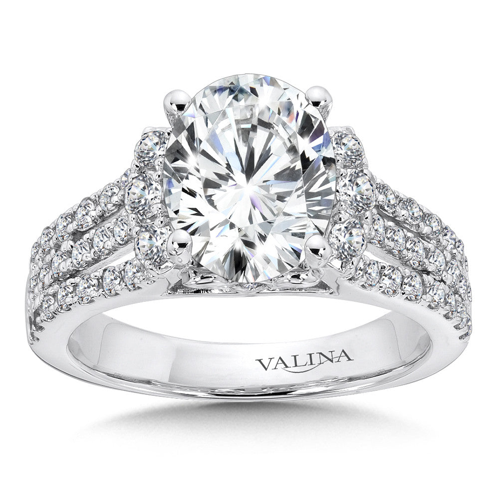 ENGAGEMENT RING WITH OVAL SHAPE CENTER R9939W