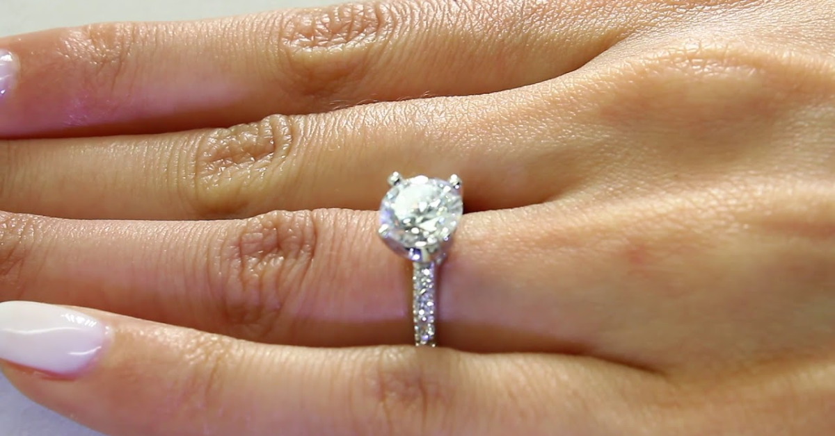 How to Spot a High-Quality Round Diamond Ring at Any Price Point