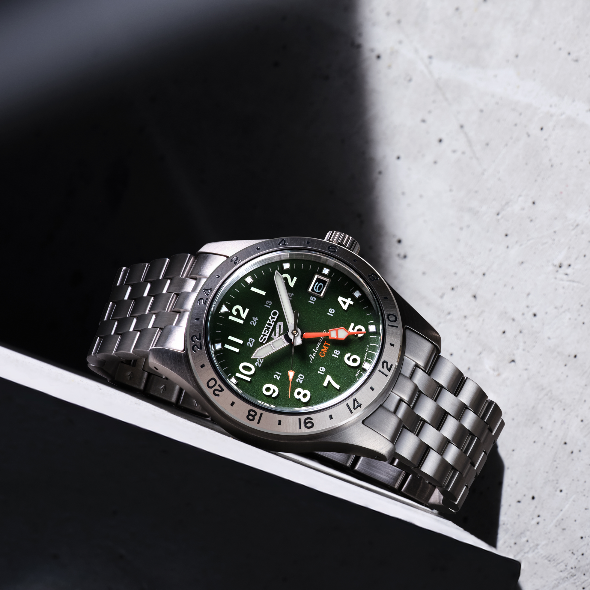 seiko-5-sports-field-gmt-watch-hdb001