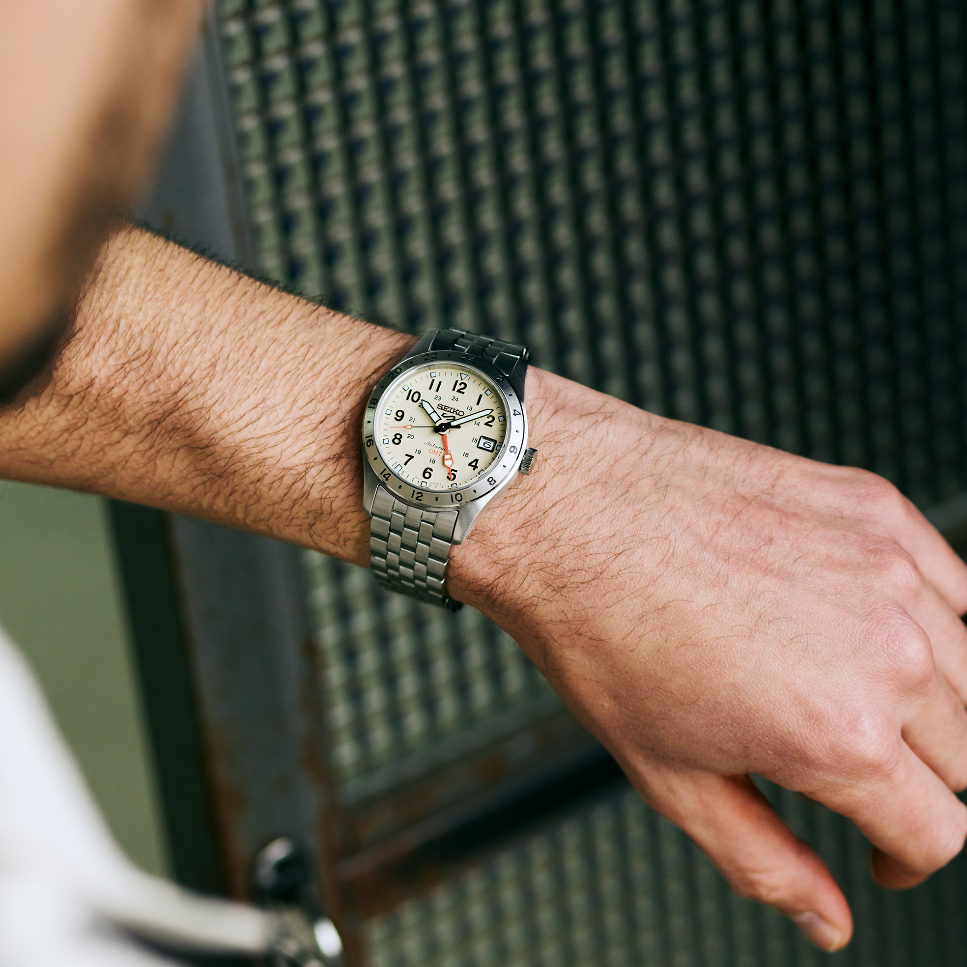 seiko-5-sports-field-gmt-watch-hdb002