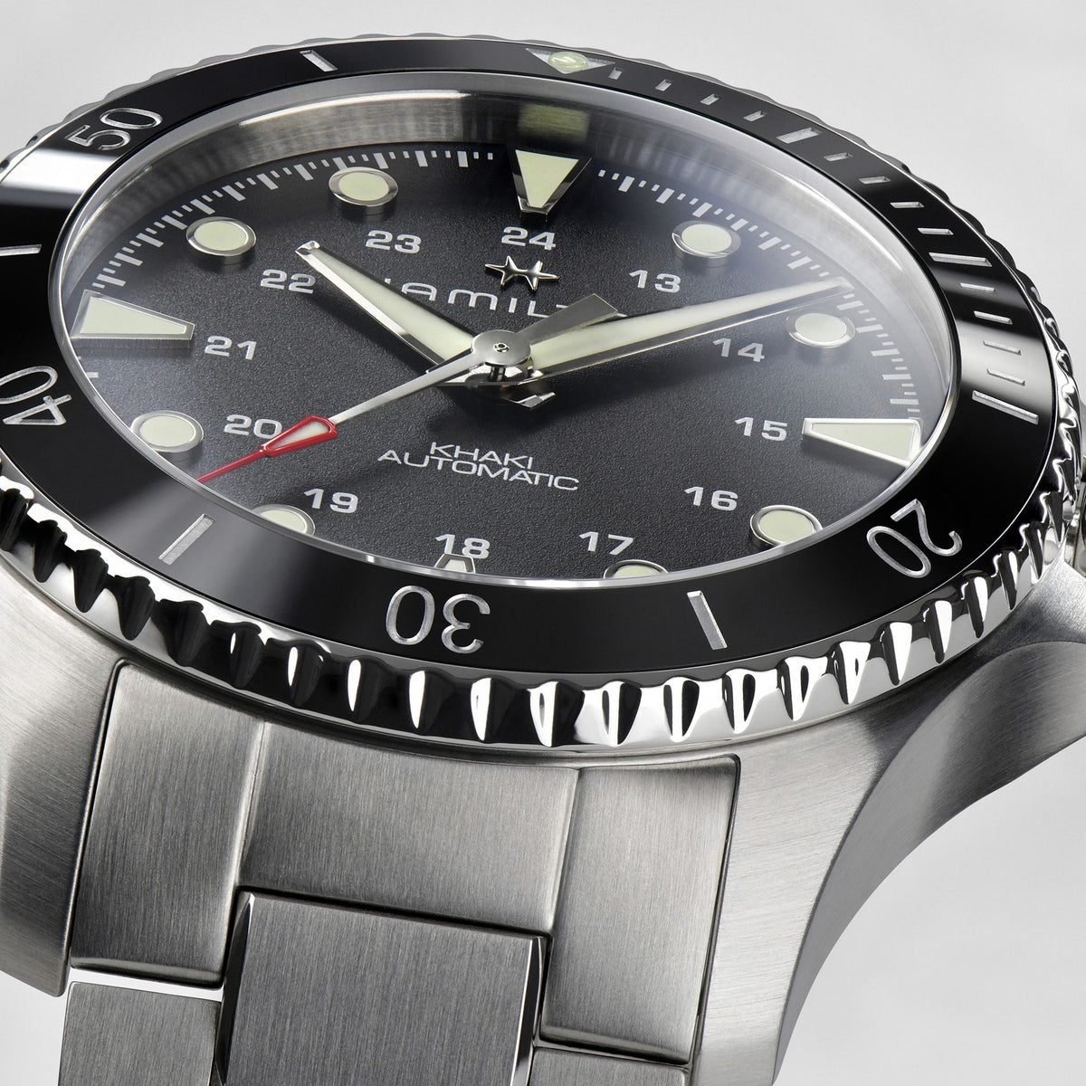 hamilton-watches-khaki-scuba-black-dial-stainless-steel-h82515130