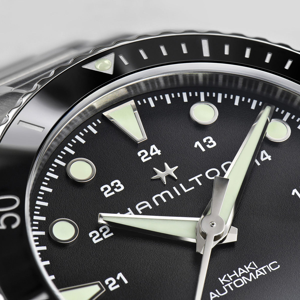 hamilton-watches-khaki-scuba-black-dial-stainless-steel-h82515130