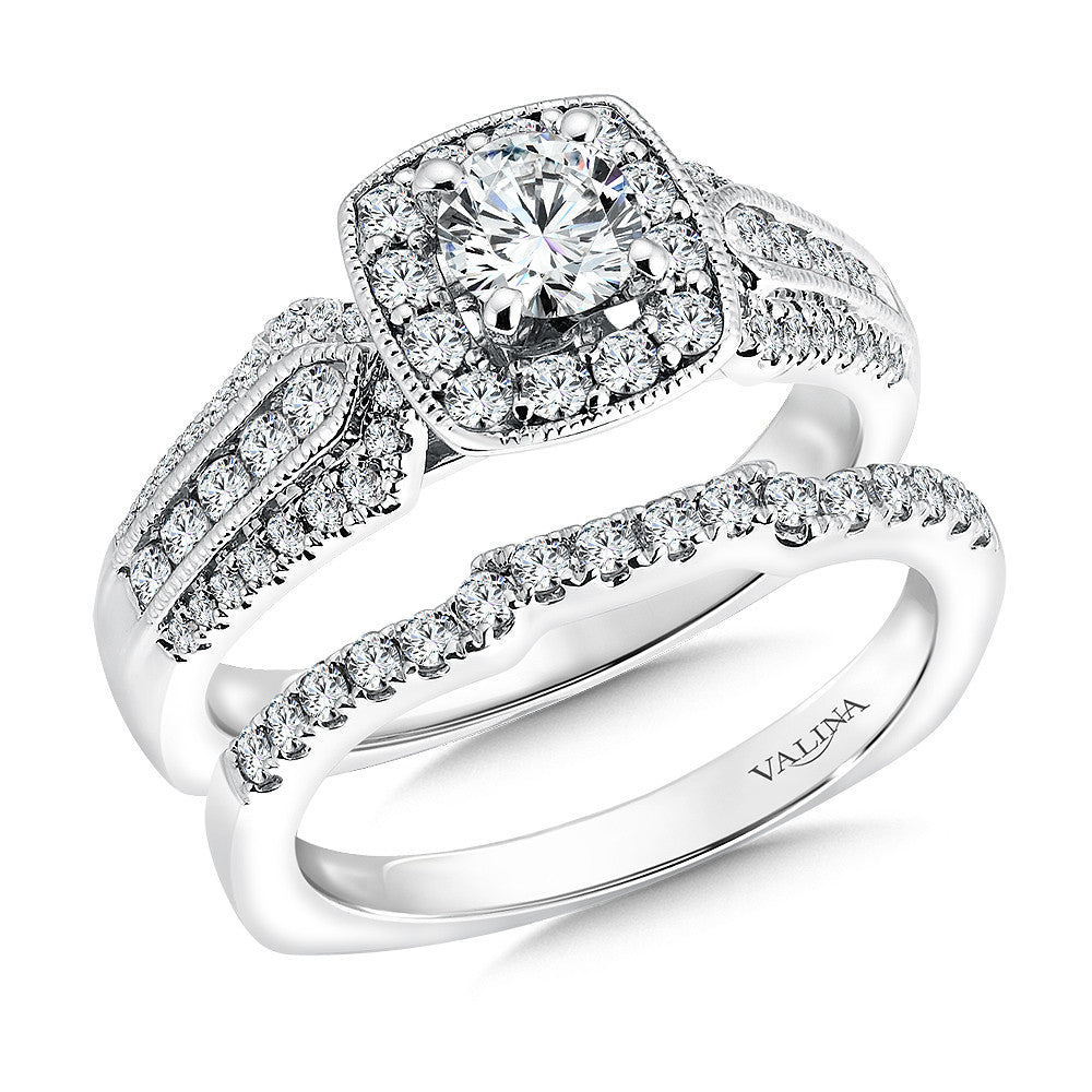 CUSHION SHAPE HALO DIAMOND ENGAGEMENT RING RQ9385W